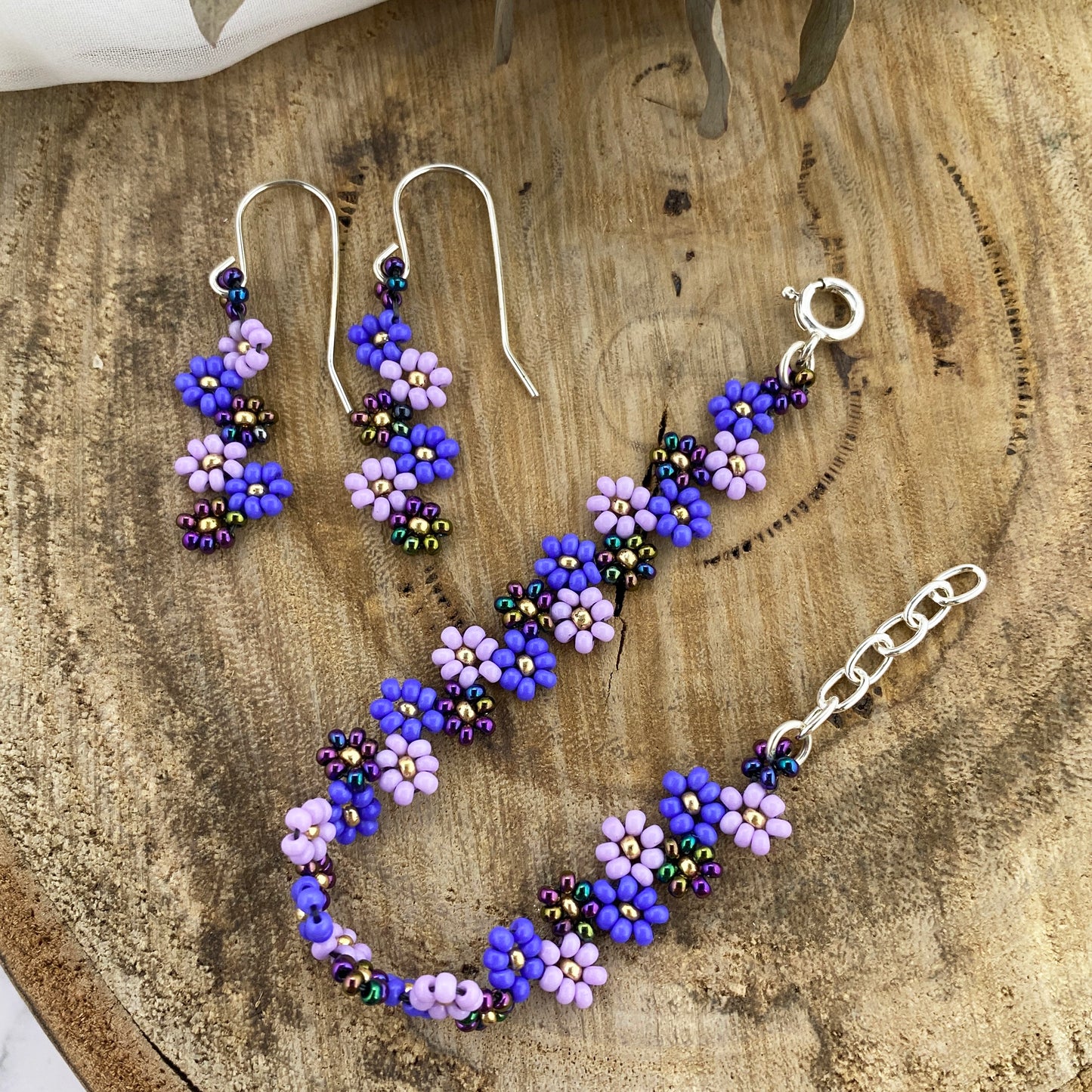 Purple Daisy Beaded Earrings & Bracelet Set