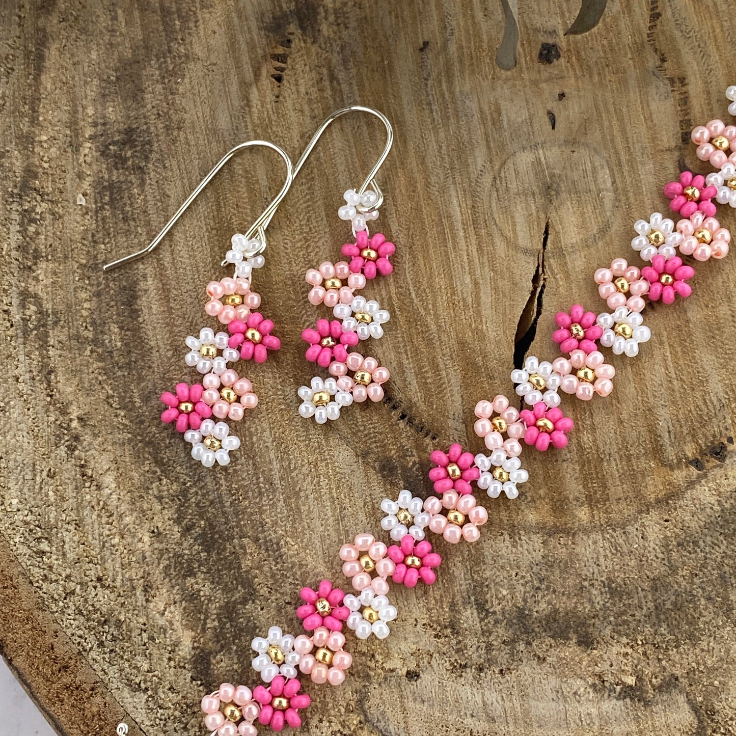 Pink Daisy Beaded Earrings & Bracelet Set