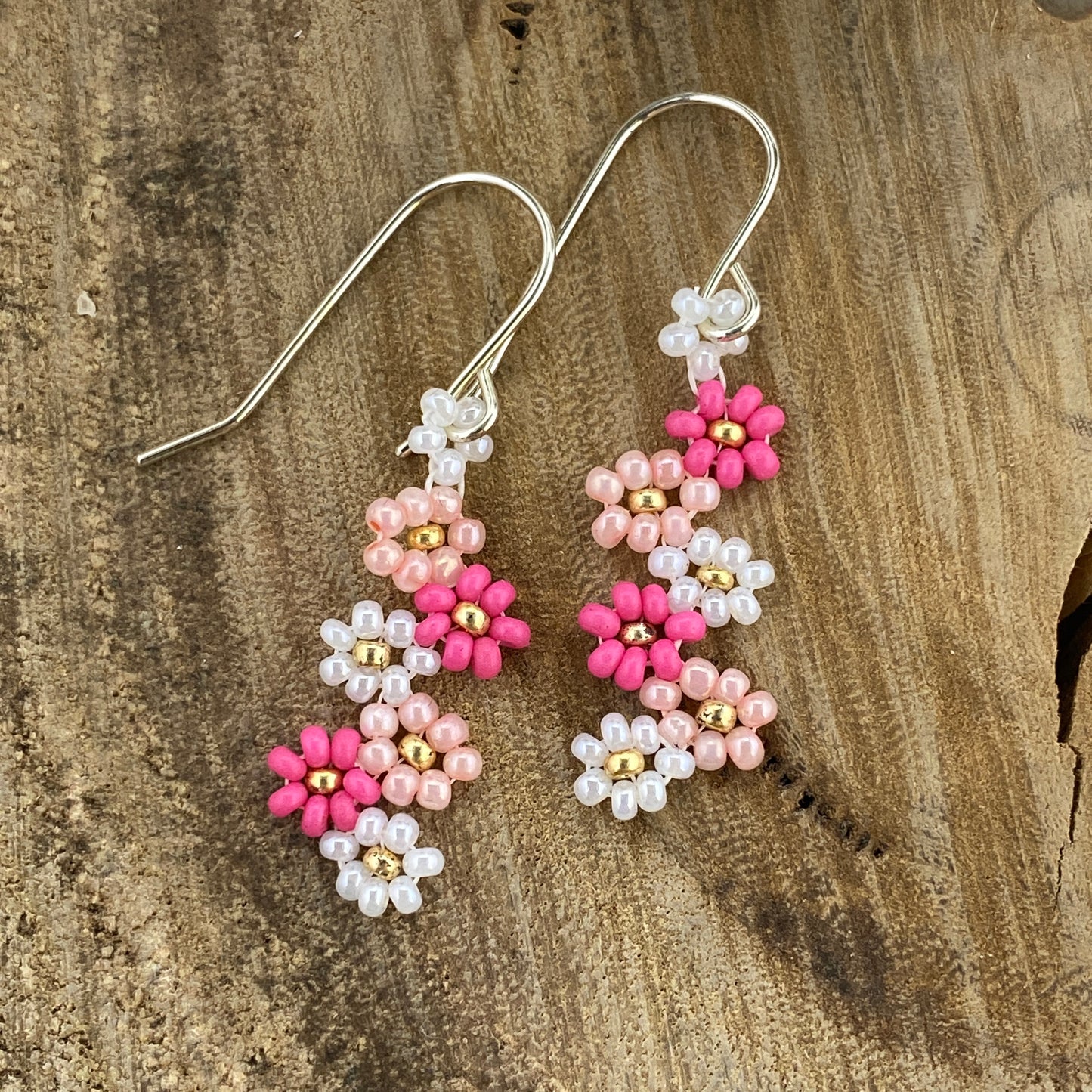 Pink Daisy Beaded Earrings & Bracelet Set