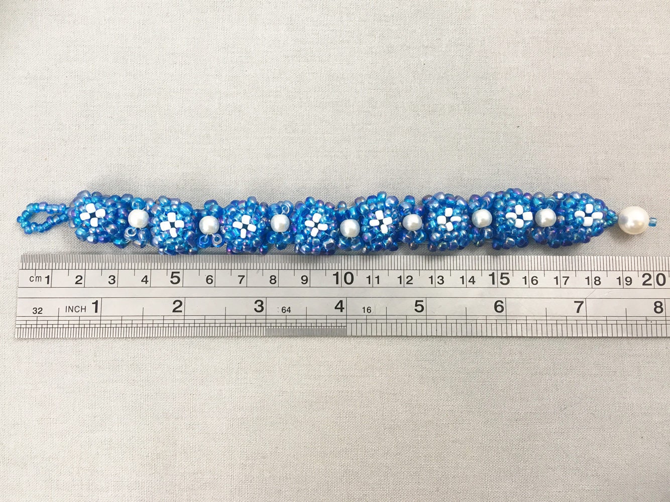 Blue chunky beaded bracelet with pearls