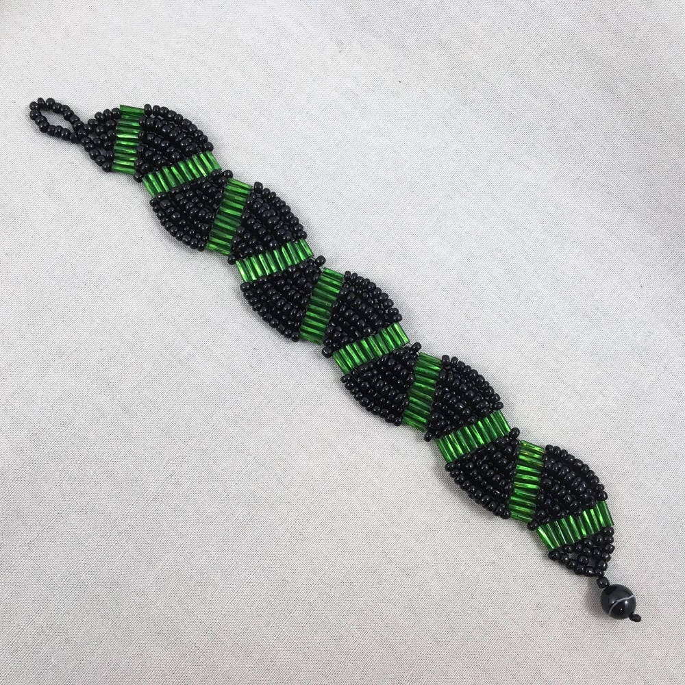 Green and Black Wavy Beaded Bracelet