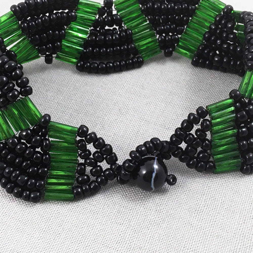 Green and Black Wavy Beaded Bracelet