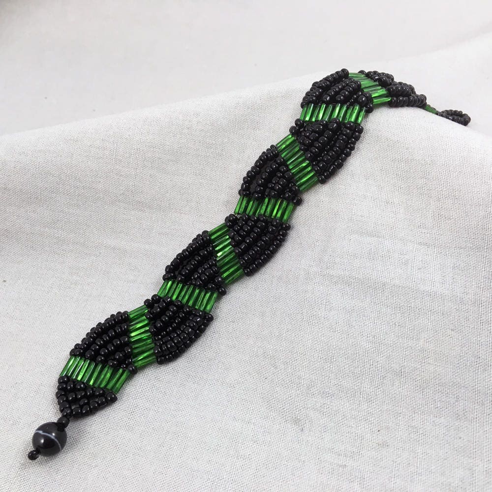 Green and Black Wavy Beaded Bracelet