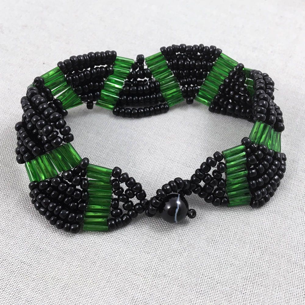 Green and Black Wavy Beaded Bracelet